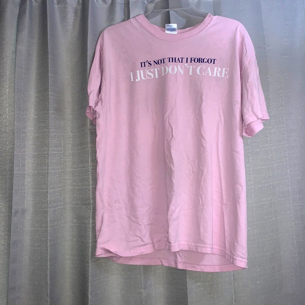 Pink T-shirt that says ‘It’s not that I forgot I just don’t care’.